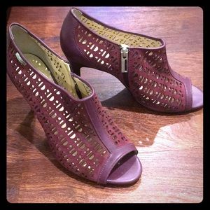 Calvin Klein peep toe deep purple  heels sz 8 1/2